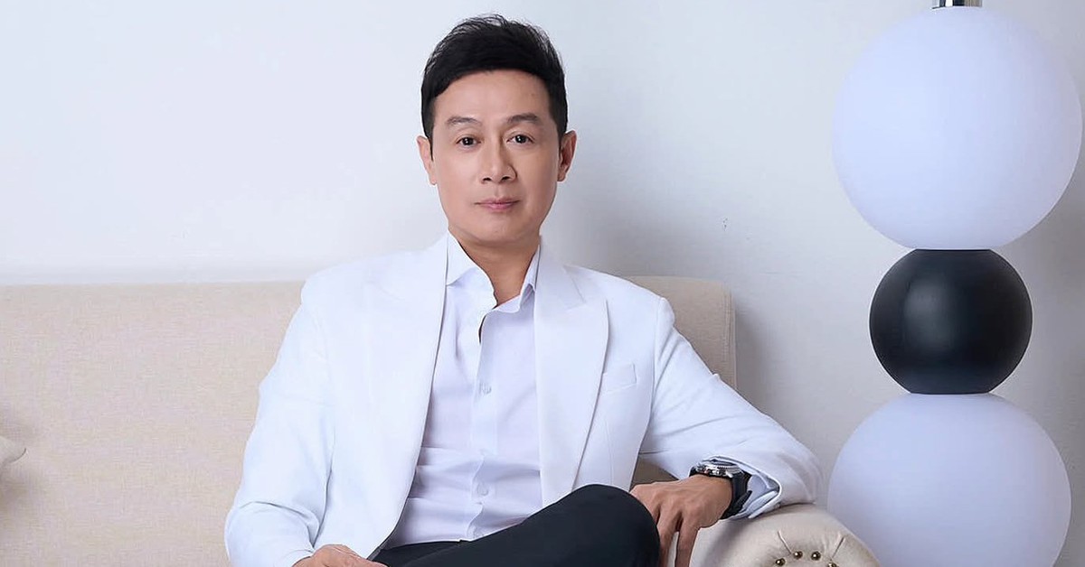 MC SN 1974 là con trai Giáo sư âm nhạc: Thủ khoa Nhạc viện Hà Nội, đi dẫn Hoa hậu Việt Nam được vợ như ý