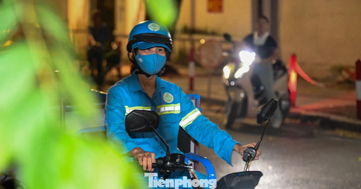 Hà Nội lần đầu thí điểm xe điện, túi tiêu chuẩn để thu gom rác thải