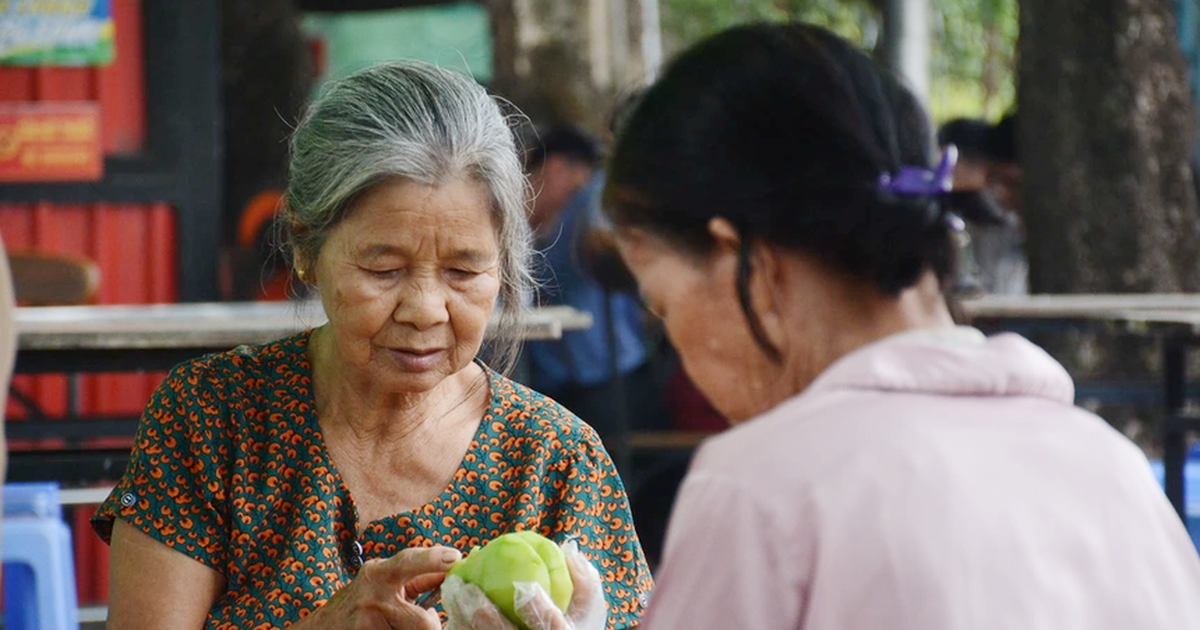 Lời khuyên cho người trung niên gặp "may mắn hiếm có" như NSND Minh Vương