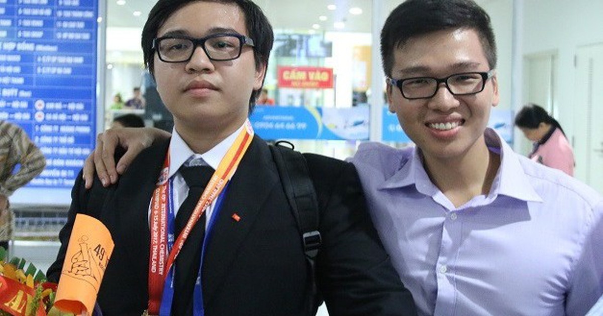 Việt Nam có 1 gia đình cả 2 anh em đều giành huy chương Olympic Hóa học quốc tế, học trường Y: Em trai được trao Huân chương Lao động hạng Ba năm 18 tuổi