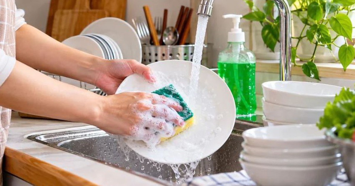 Rửa bát nhớ tránh 5 sai lầm này kẻo cả nhà rước bệnh