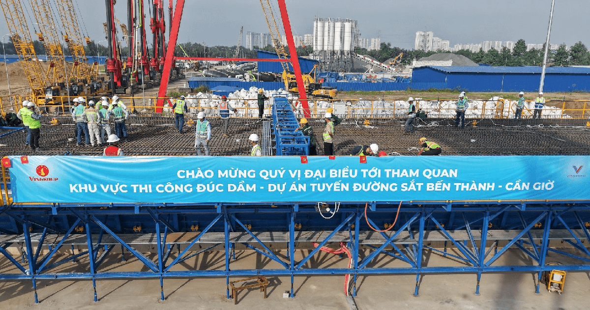 Trung Quốc mất khoảng 4 năm, Dubai mất 3,5 năm, tỷ phú Phạm Nhật Vượng huy động 10.000 nhân lực làm tuyến đường sắt 4 tỷ USD dài 54km trong bao lâu?