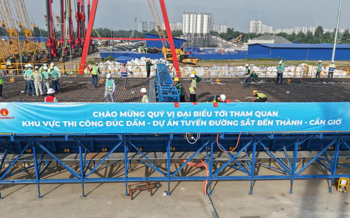 Tỷ phú Phạm Nhật Vượng huy động 10.000 nhân sự, đưa máy đào hầm khổng lồ vào siêu dự án đường sắt 350 km/h
