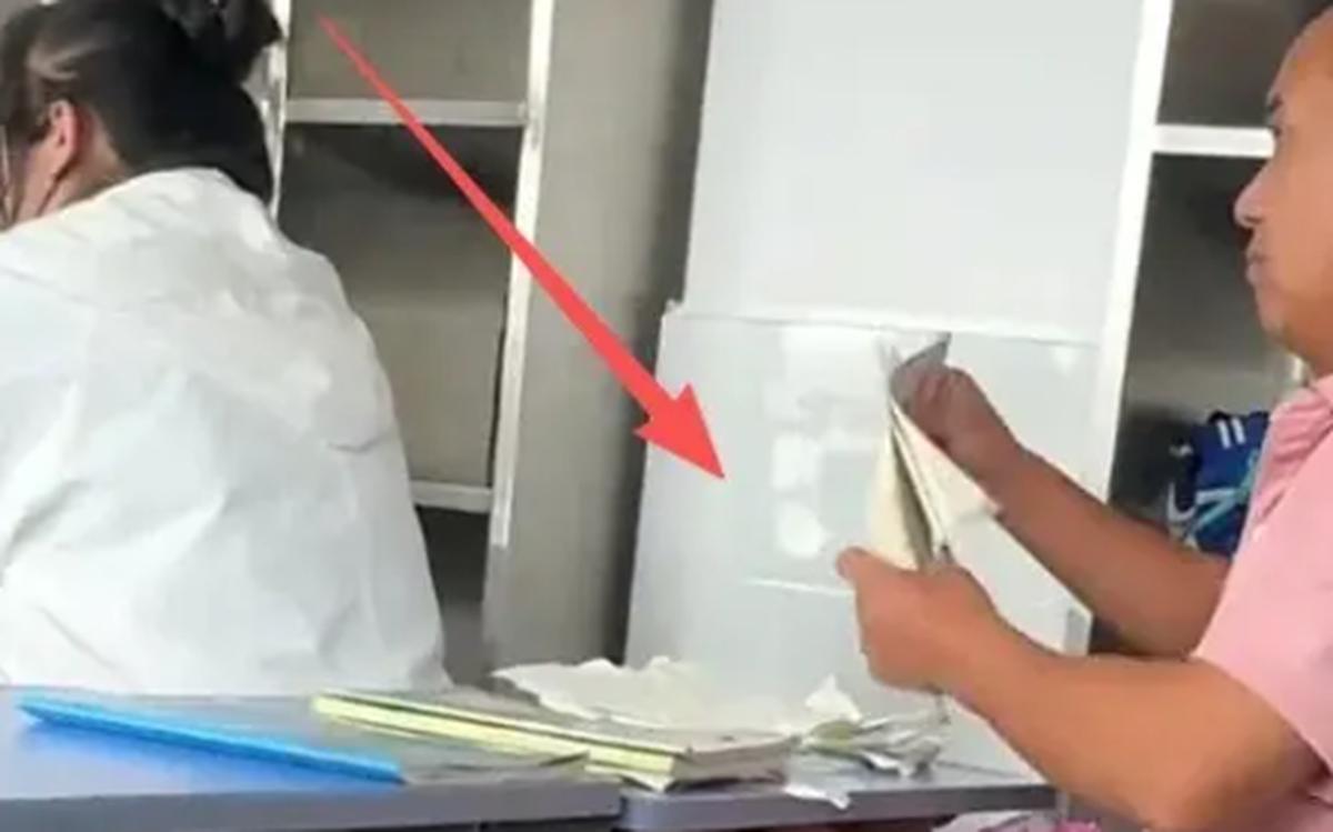 Bức ảnh họp phụ huynh khiến dân mạng nói thẳng: Yêu thương con đấy, nhưng chưa chắc đúng cách đâu!