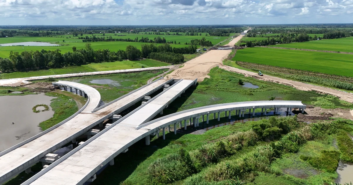 Thông xe cao tốc phải chạy thật, không phải để lấy ngày, rồi "đóng cửa" thi công tiếp