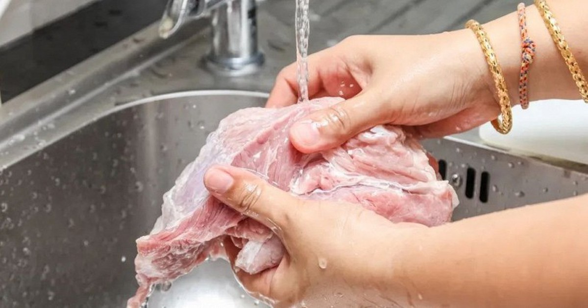 Lời khuyên cho tất cả các gia đình vẫn rửa thịt trước khi nấu