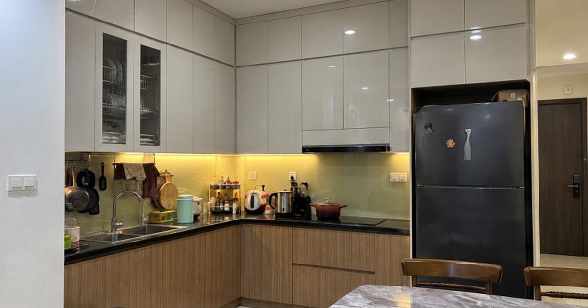 Tại sao ngày càng nhiều gia đình không còn làm tủ bếp kịch trần? 2 cách bố trí mới giúp bếp đẹp, gọn, tối ưu công năng hơn