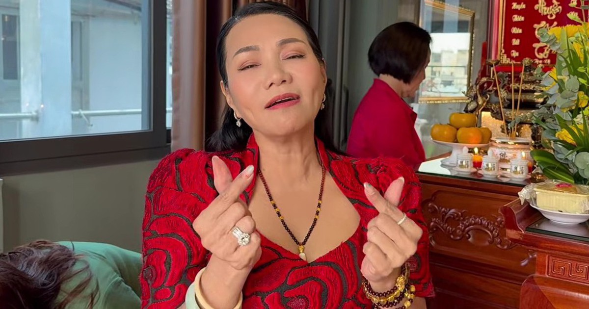 Nữ NSƯT từ Mỹ về nói chuyện làm tiệc đãi hơn 300 người