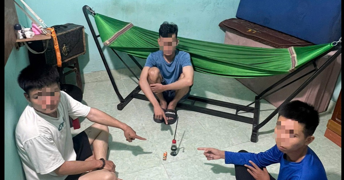 Công an kiểm tra lúc 23 giờ: Giữ khẩn cấp 3 nam thanh niên cùng SN 2000