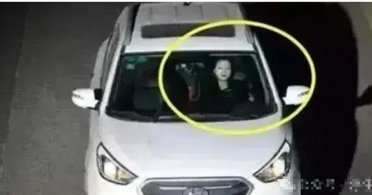 Camera ghi lại lúc nửa đêm, tài xế có biểu hiện "lạ"