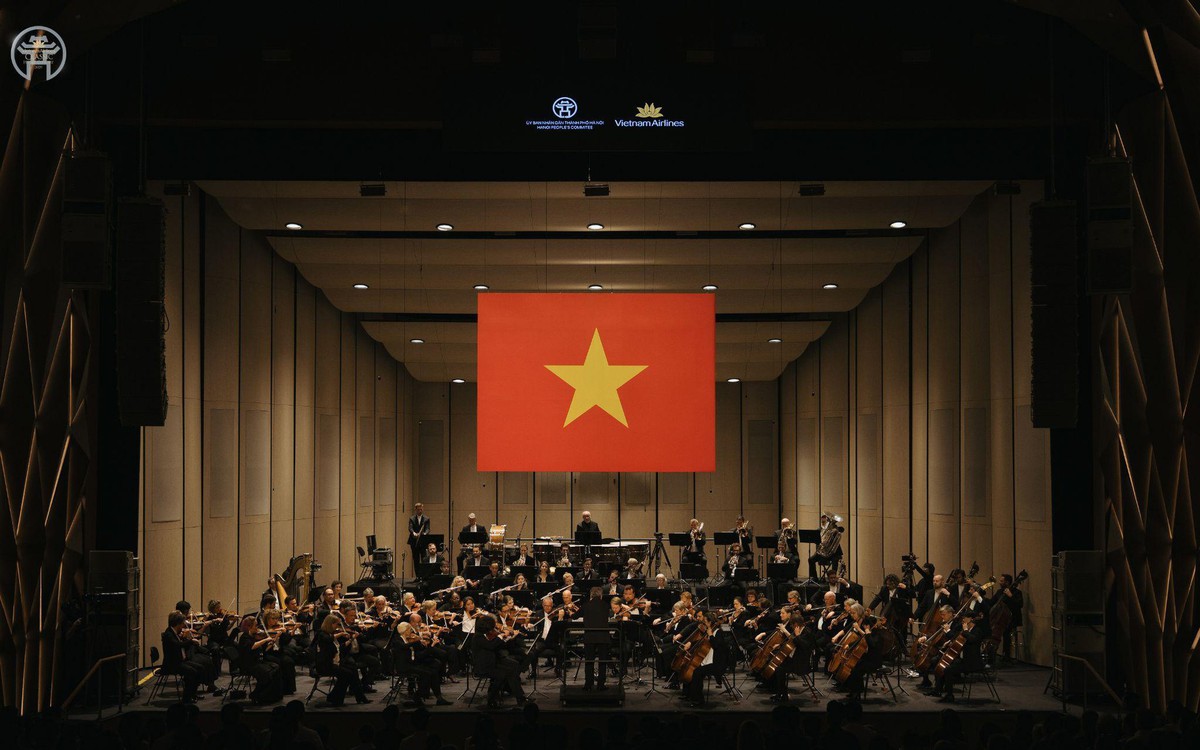 “Tiến quân ca” mở màn đêm diễn của London Symphony Orchestra tại Hà Nội