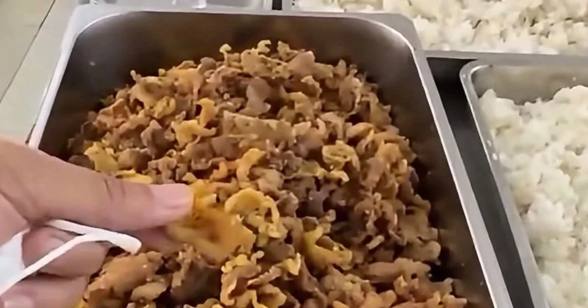 Trường có suất ăn "thịt như tóp mỡ" mở bán trú trở lại