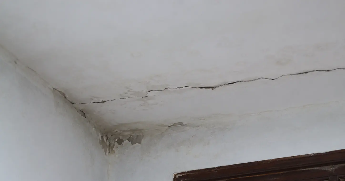Lời khuyên cho các gia đình phát hiện vết nứt trên trần nhà
