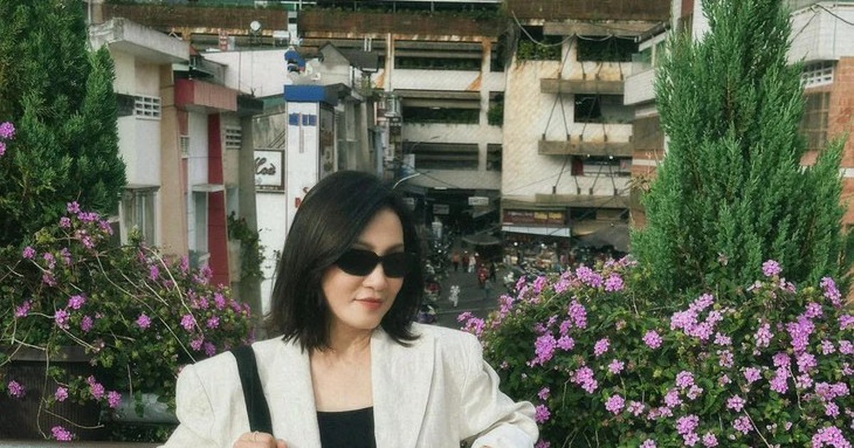 Việt Nam có 1 diễn viên sinh năm 1962 trẻ đẹp mãi, hát 1 đoạn nhạc đủ hút hàng trăm nghìn lượt xem: Mẹo "chống già" của chị rất đáng học hỏi
