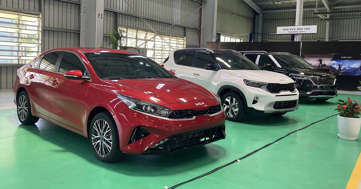 Lãi suất vay mua ô tô gần 20%/năm, người mua xe "toát mồ hôi"