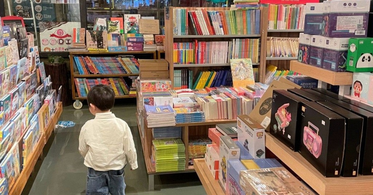 Muốn con hiểu biết hơn về cuộc sống, hãy đưa con theo khi đi chợ, đến ngân hàng, siêu thị hay đi xe buýt