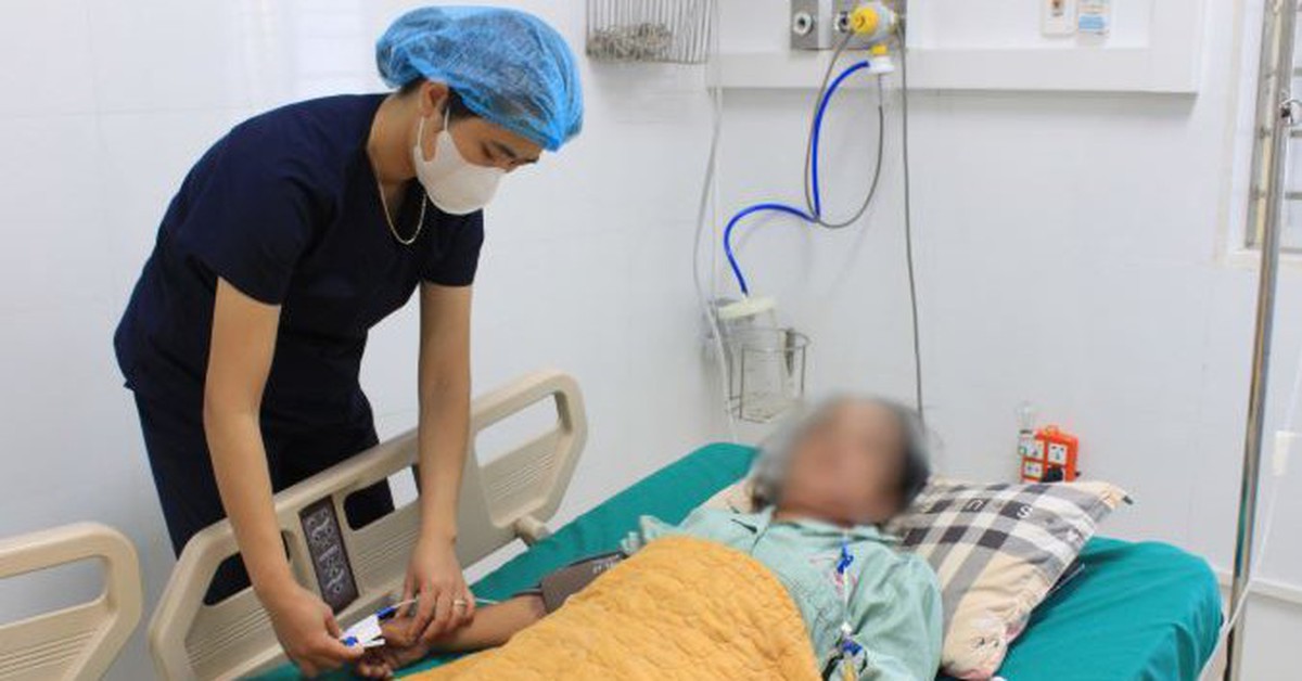 Ăn rau trồng trong vườn nhà, 4 người trong một gia đình nhập viện