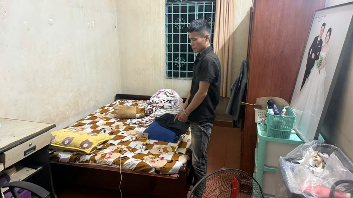 Kiểm tra nhà riêng lúc 13 giờ, công an bắt Phùng Thanh Tùng SN 2006