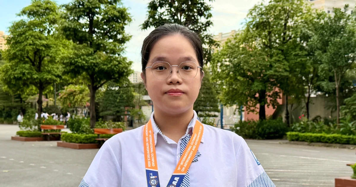 Nữ sinh Hà Nội thức trắng ngắm sao, giành Vàng Olympic Thiên văn