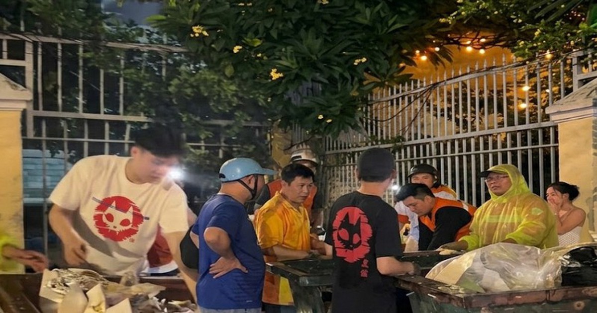 Khách du lịch để quên bao bì tiền trong quán ăn ở TP.HCM, nhân viên lập tức có hành động không ngờ
