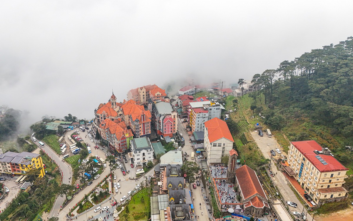 Việt Nam có một ngọn núi lửa cổ 220 triệu năm tuổi, nay là điểm du lịch nổi tiếng thế giới, quanh năm mát mẻ chỉ 20 độ, được ví như "Đà Lạt của miền Bắc"