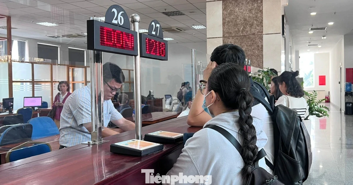 Khổ sở trong vai giám đốc, cú sốc "tuýt còi" xuất cảnh