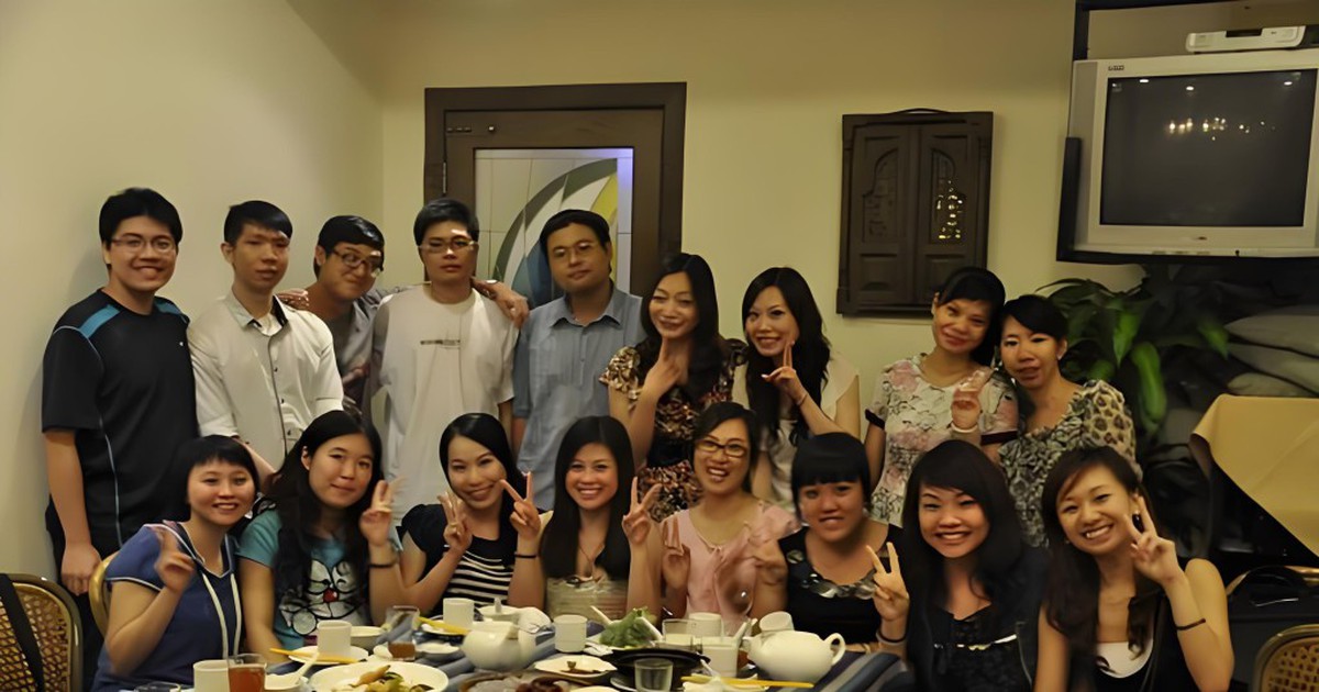 Họp lớp ở tuổi trung niên, tôi phát hiện không còn ai hỏi mức lương hay tài sản mà bắt đầu khoe 1 thứ "tiền không mua được"