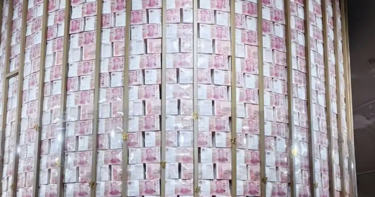 Phát hiện hầm vàng bí mật sâu 33m dưới lòng đất chứa 1,15 tấn tiền mặt