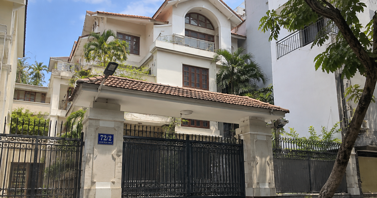 Ngân hàng rao bán nhà đất rộng gần 400m2 với giá 90 tỷ đồng