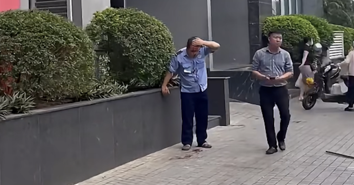 Nguyên nhân thanh sắt từ tầng cao rơi trúng đầu nam bảo vệ ở Hà Nội