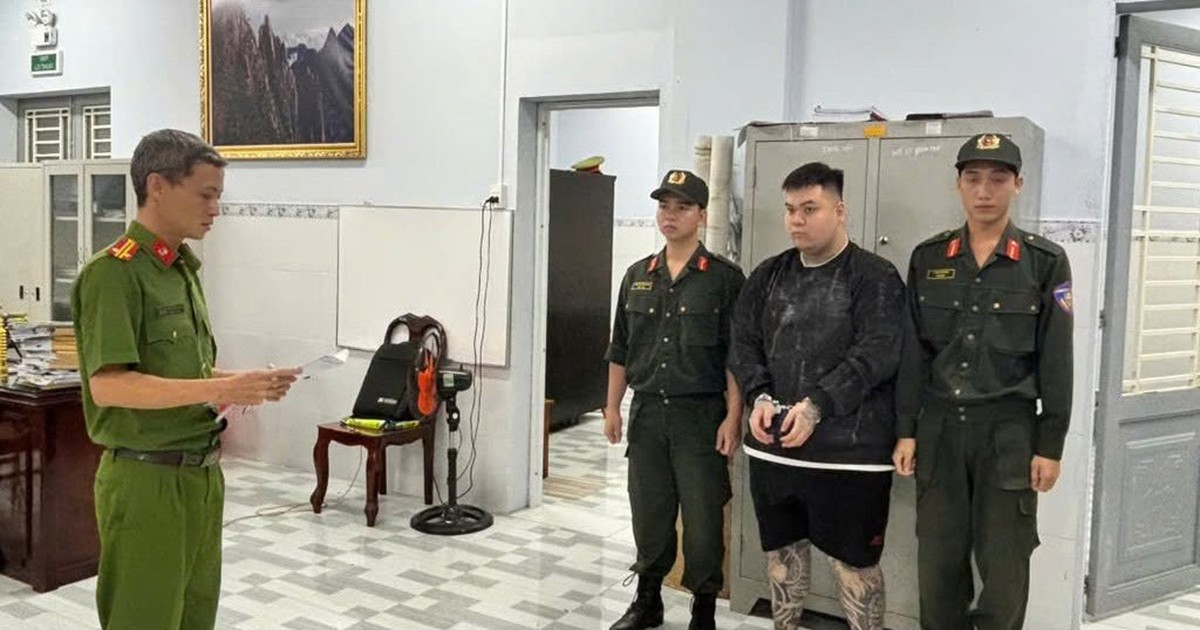 Bắt Hoàng Anh Tuấn SN 2000