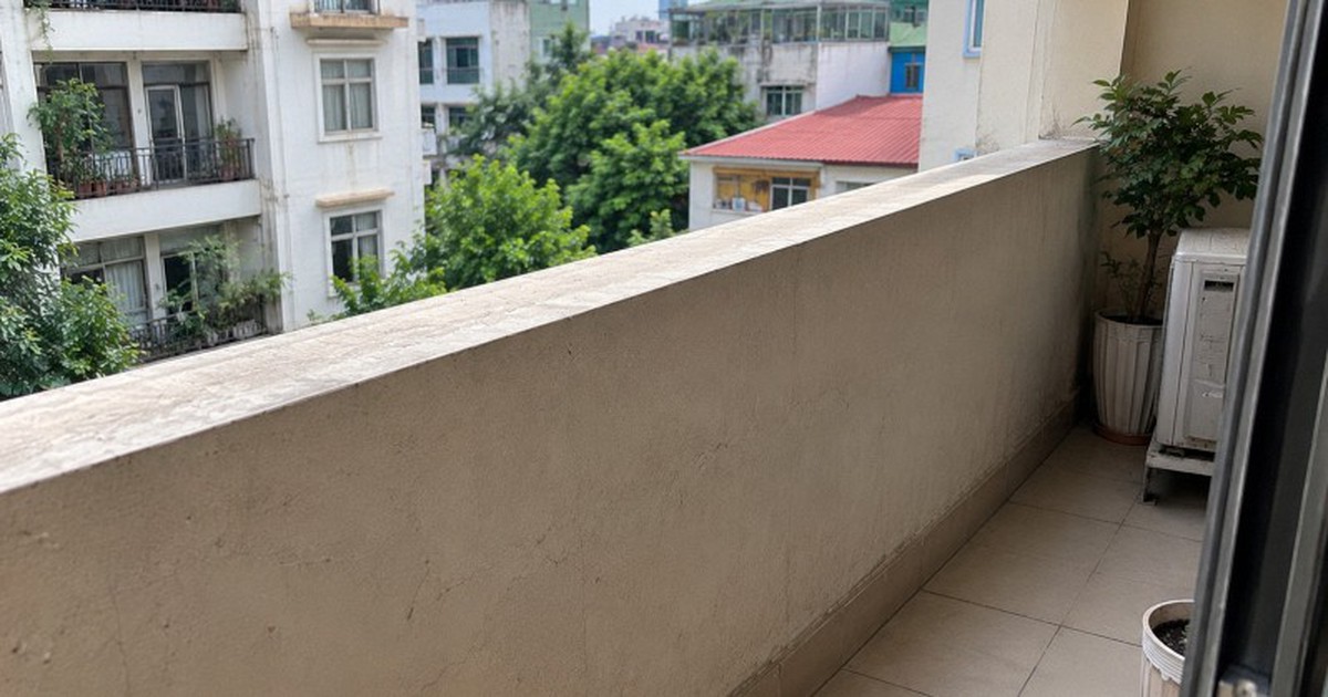 Tại sao ngày càng nhiều gia đình không còn làm lan can ban công kín mít? 2 kiểu mới giúp lấy sáng và nhìn nhà thoáng hơn