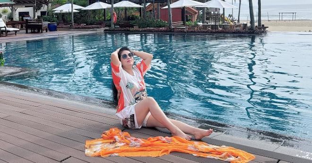 Nữ hoàng nhạc đỏ là mẹ đơn thân 4 con: "Em vẫn ở đây… bình yên chờ người"