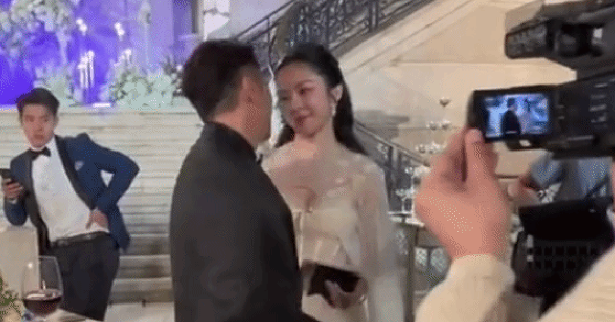 Cặp đôi "phim giả tình thật" ngầm công khai khiến ai cũng sốc: Đẹp giàu hết phần thiên hạ, nghĩ tên con từ giờ là vừa