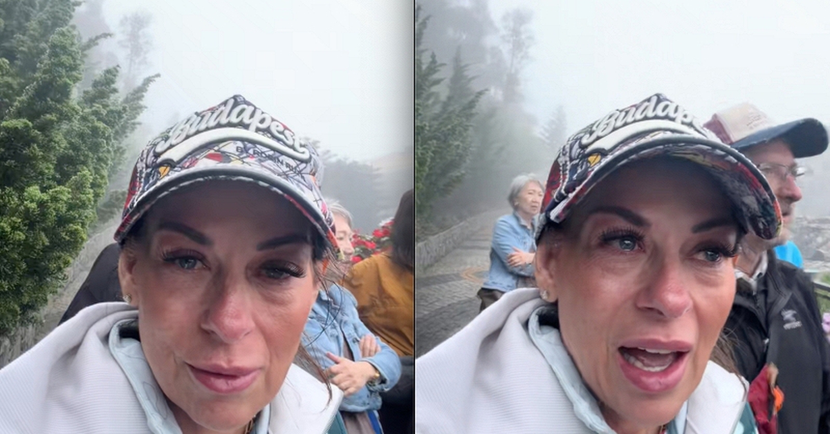 Khách Tây khóc sưng mắt trước cảnh tượng ở miền Trung Việt Nam