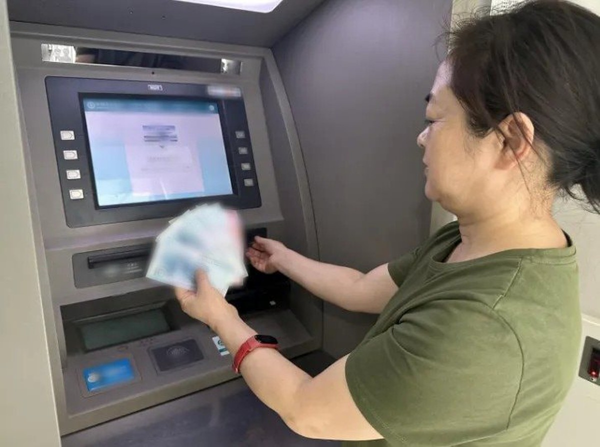 Tài khoản bỗng cộng thêm 275 tỷ đồng, người phụ nữ rút tiền mua nhà, mua xe và tiêu thả ga: 7 tháng sau tòa thông báo “Phải trả lại toàn bộ”