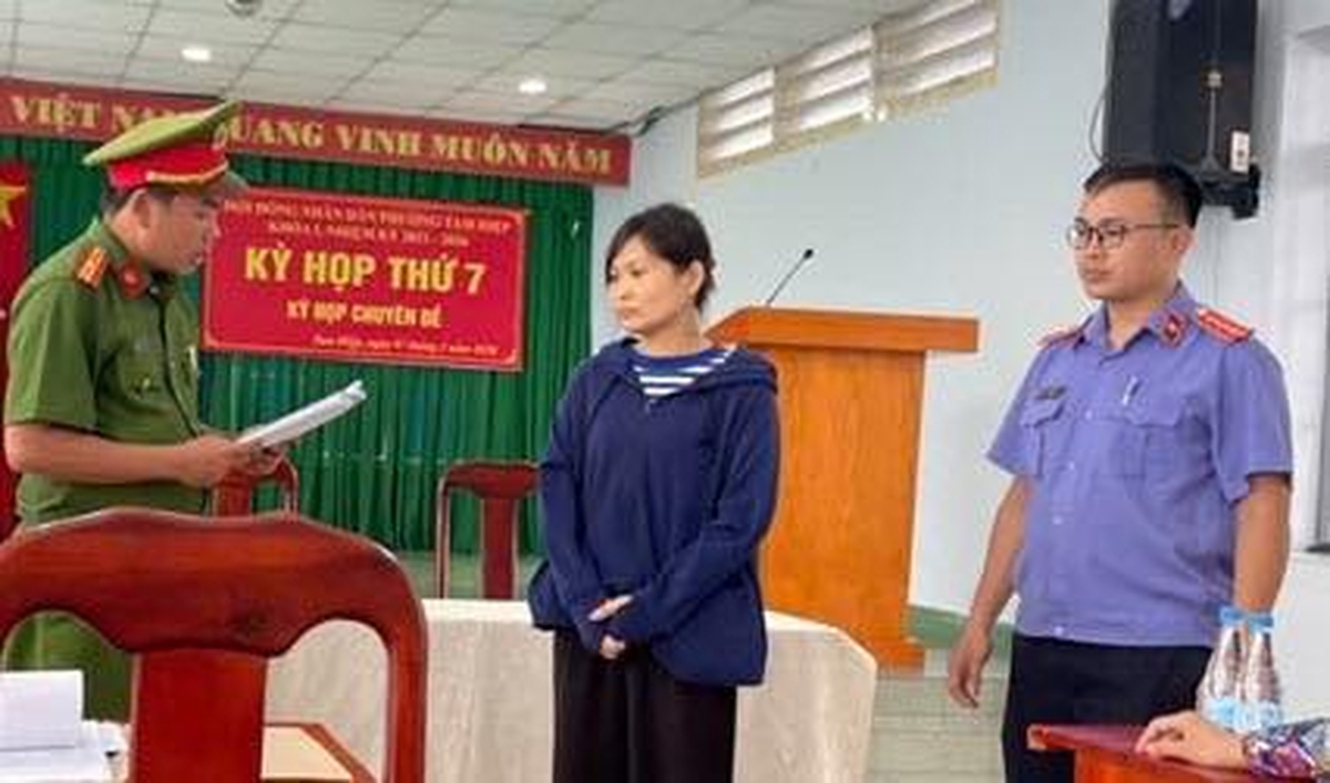 Bắt, khám xét nơi làm việc của nguyên cán bộ địa chính Trần Nguyễn Minh Nguyệt