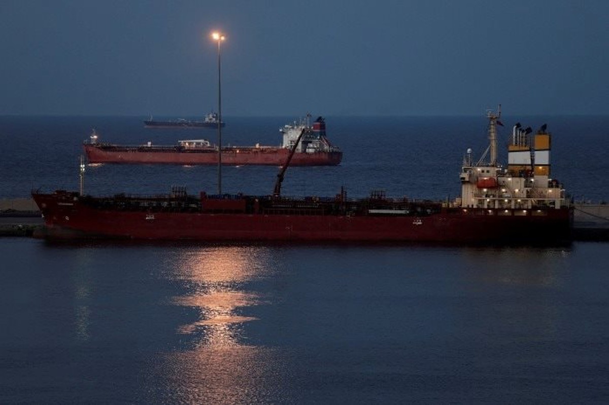 ‘Độc chiếm’ eo biển Hormuz, Iran xuất khẩu dầu nhiều hơn cả trước khi bị Mỹ-Israel tấn công, hơn 2 triệu thùng được khách ‘ruột’ thu mua mỗi ngày