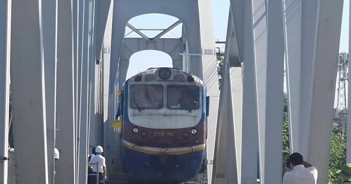 Thông tàu Bắc - Nam qua cầu Ghềnh sau 5 ngày tê liệt