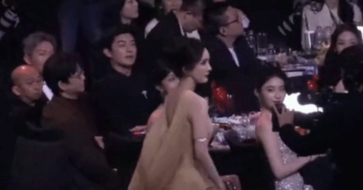 Mỹ nhân đầu tiên sống sót qua 4 lần cấm sóng: Đôi mắt là ngoại lệ quốc gia, nghỉ hát 12 năm vẫn bị đòi album mỗi ngày