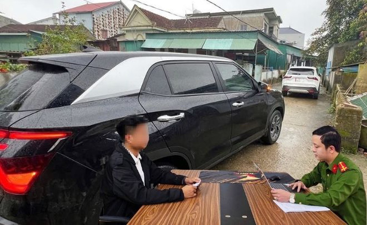 Vì sao công an xử phạt tài xế bị "khoá đầu, khóa đuôi xe" khi đi chúc Tết ngày mùng 2 ở Hà Tĩnh?