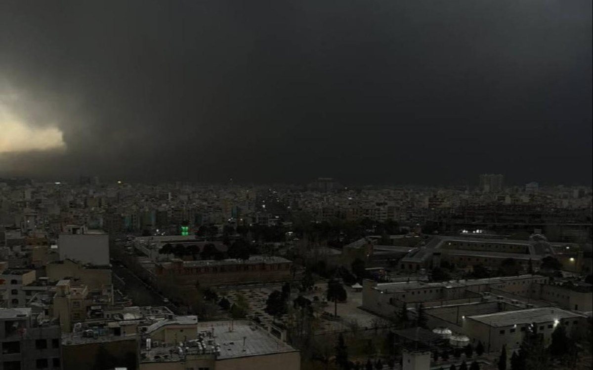 WHO cảnh báo về những cơn mưa đen tại Iran