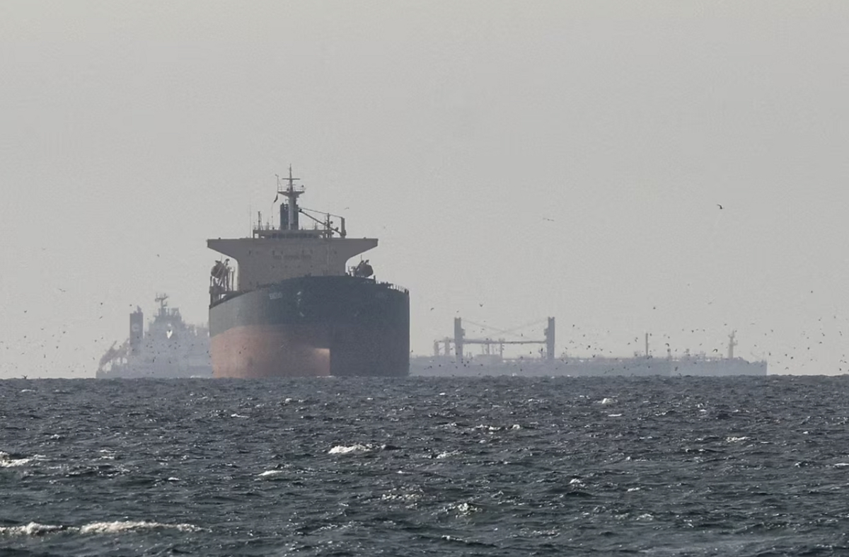 Vì sao Iran có thể bán dầu ổn định giữa bom đạn Mỹ - Israel?