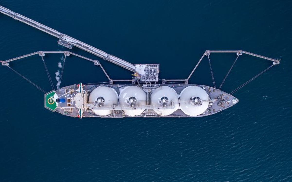 Đang trên đường đến châu Âu, một tàu chở LNG của Mỹ bất ngờ quay đầu chuyển hướng đến láng giềng Việt Nam