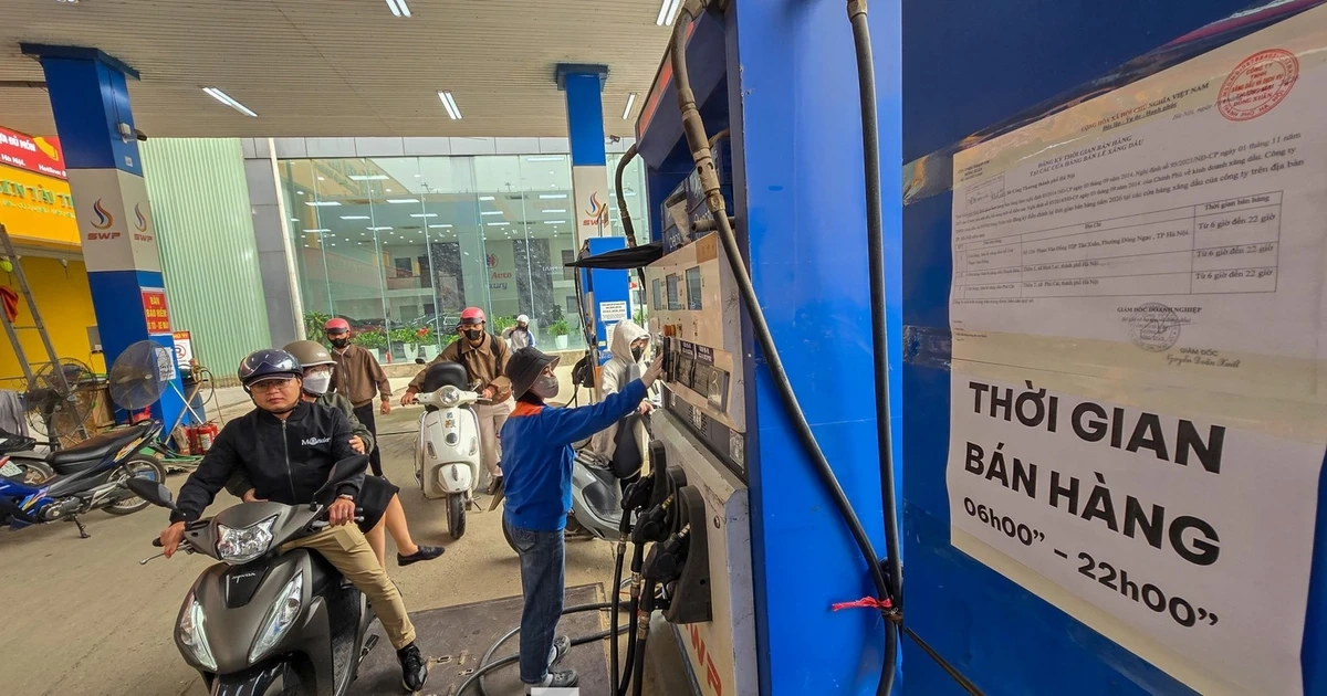 Một trường học ở TPHCM hỗ trợ phụ cấp xăng xe cho giảng viên