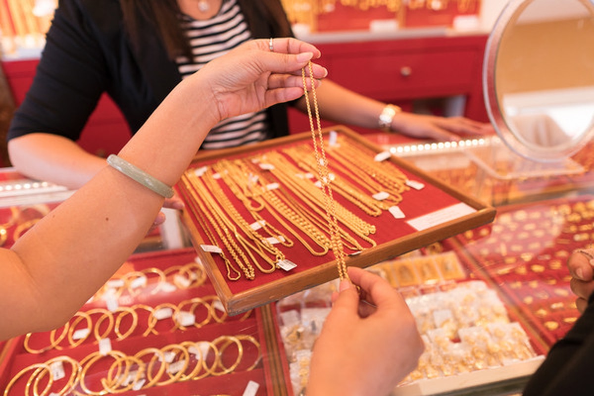 Con trai 16 tuổi khuyên mẹ tích trữ vàng suốt 3 năm, người phụ nữ lãi đậm 1,4 tỷ: "Thằng bé xem tin tức rồi dự đoán"