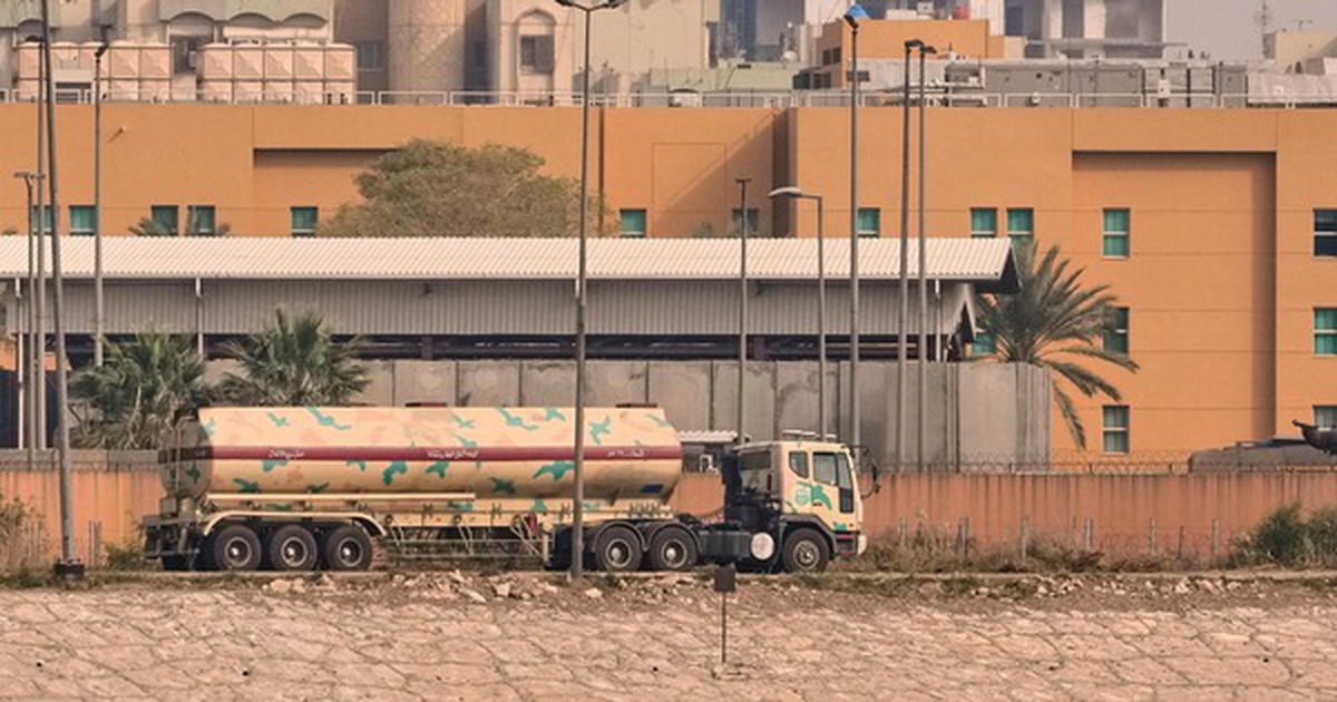 Đại sứ quán Mỹ tại Iraq "trúng tên lửa", tàu chở dầu Mỹ cháy gần Hormuz?