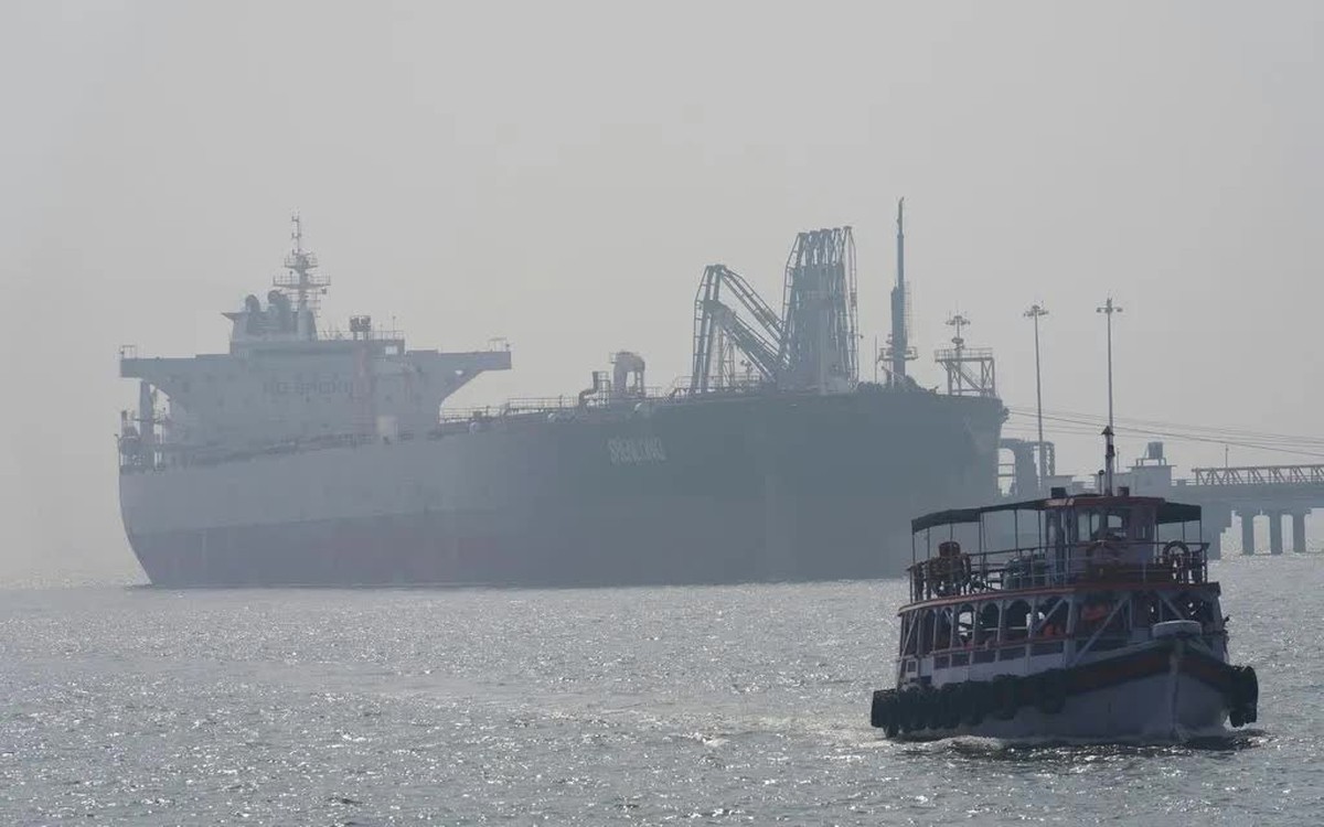 Iran cho phép 2 tàu chở dầu Ấn Độ đi qua eo biển Hormuz