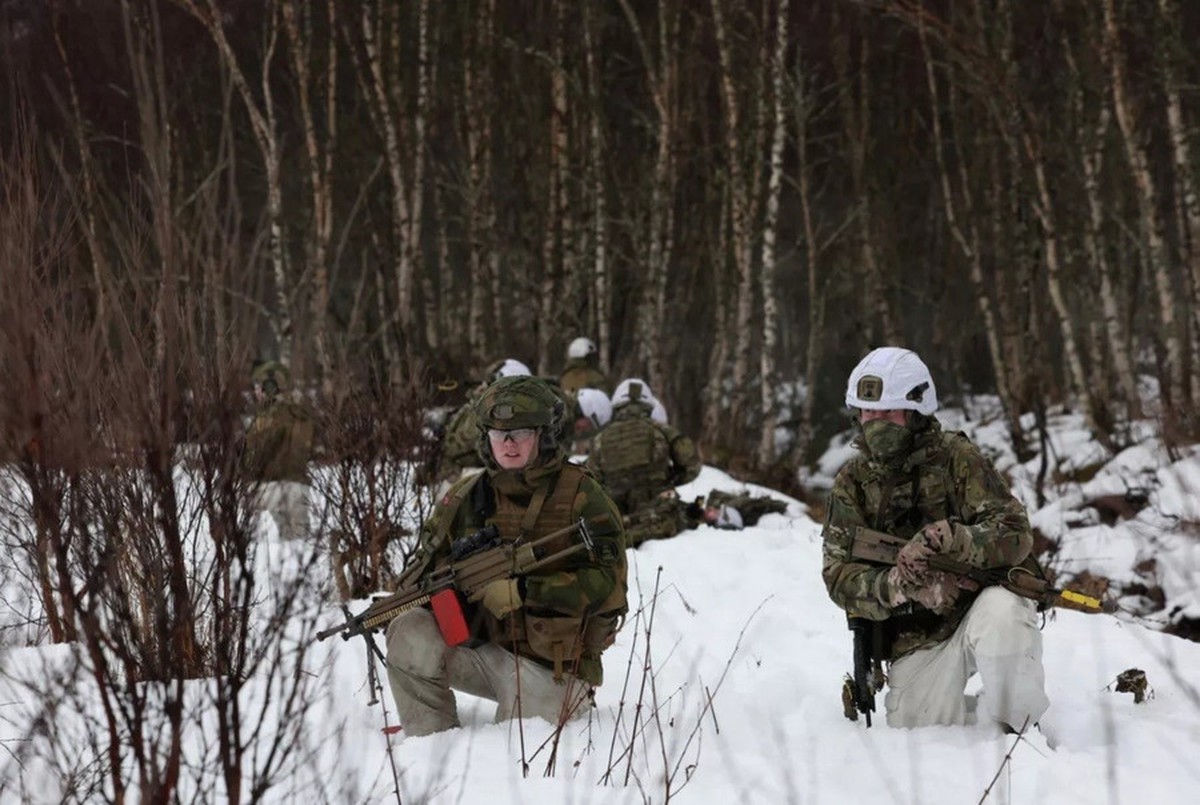 NATO đang làm gì sát nách Nga?