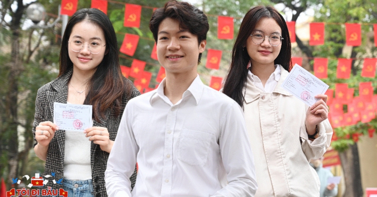 18 tuổi lần đầu đi bầu cử: Dậy từ 5h sáng vì hồi hộp, thấy bản thân "trưởng thành trong chớp mắt"